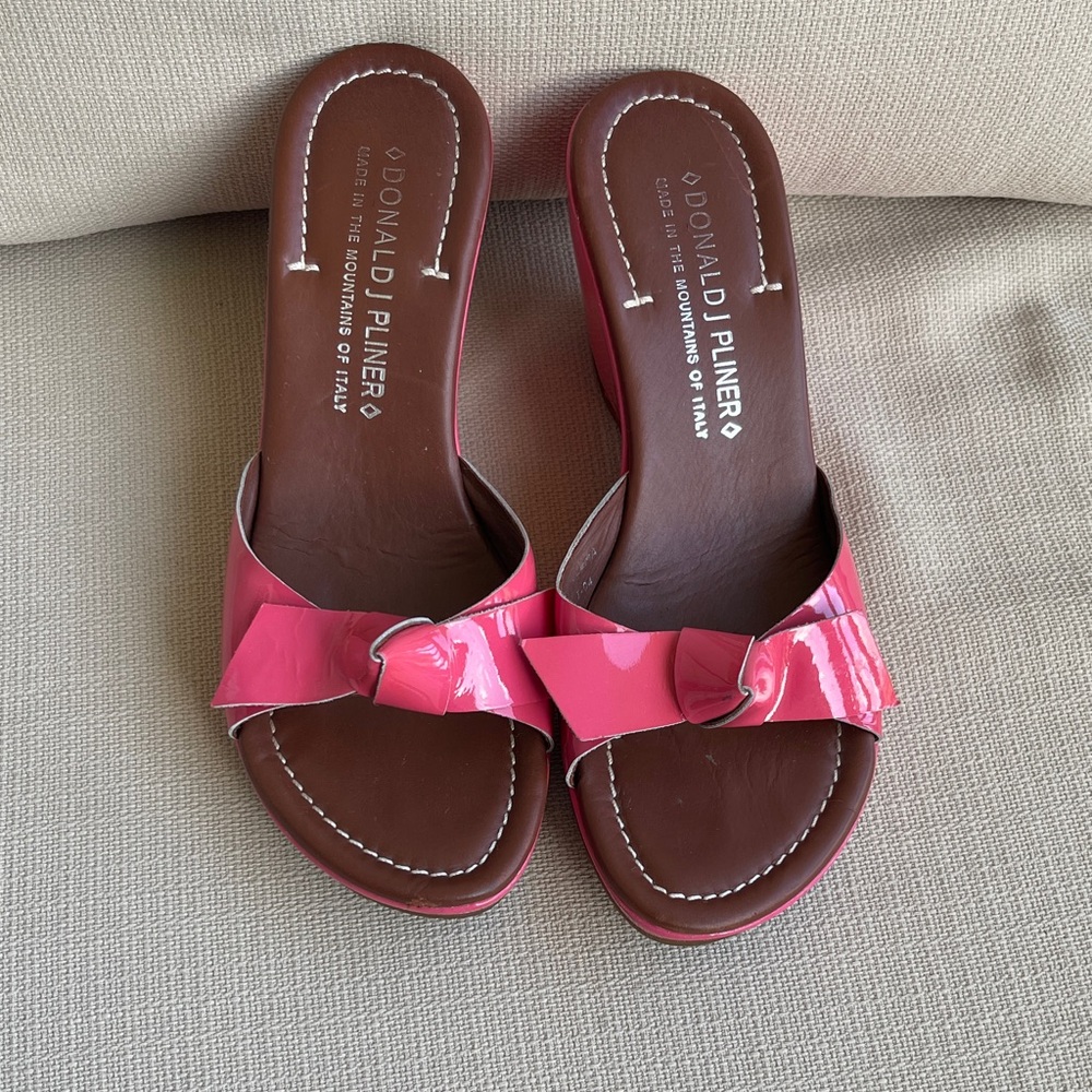 Donald J. Pliner Glossy Pink Knot Slide Mules Size 7.5 M